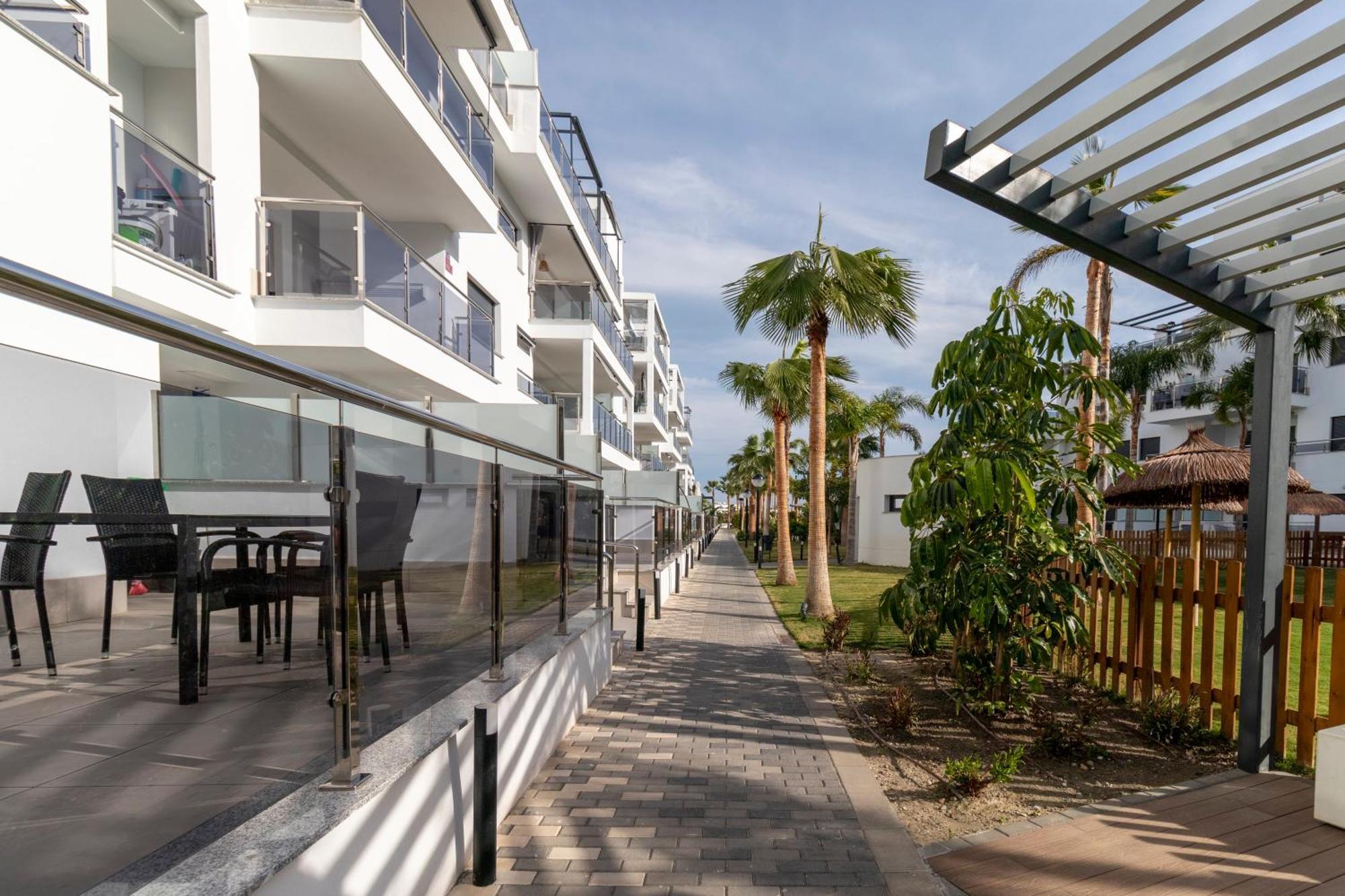 Rentitspain Apartamento En Aguacate A Minutos Del Golf モトリル エクステリア 写真